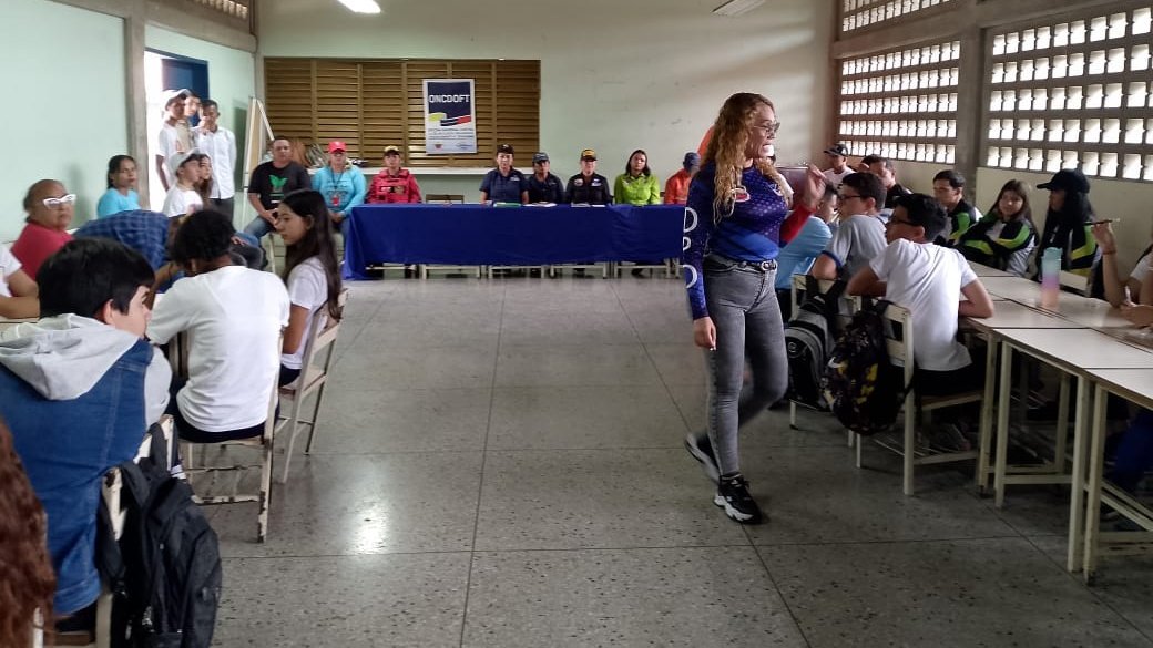 LaraEducativa tweet media