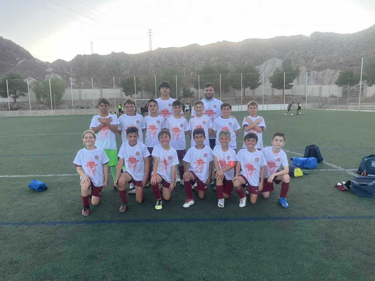Nuestro Benjamín Autonómica parte rumbo hacia Benidorm para disputar el torneo Jugones Cup. Mucha suerte durante el torneo espartanos ⚔️🔴⚽️
