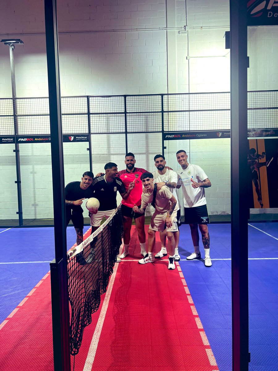 Ratito de Padbol con el mejor jugador de la <a href="/KingsLeague/">Kings League Spain</a> <a href="/franjhg10/">Fran Hernandez</a> y mejor jugador del grupo 9 <a href="/JuanFdz_11/">Juan Fernandez!⚽️</a> <a href="/TerceraGradaGIX/">Tercera Grada GIX</a> 😂😂😂 y acaban derrotados 👏🤪