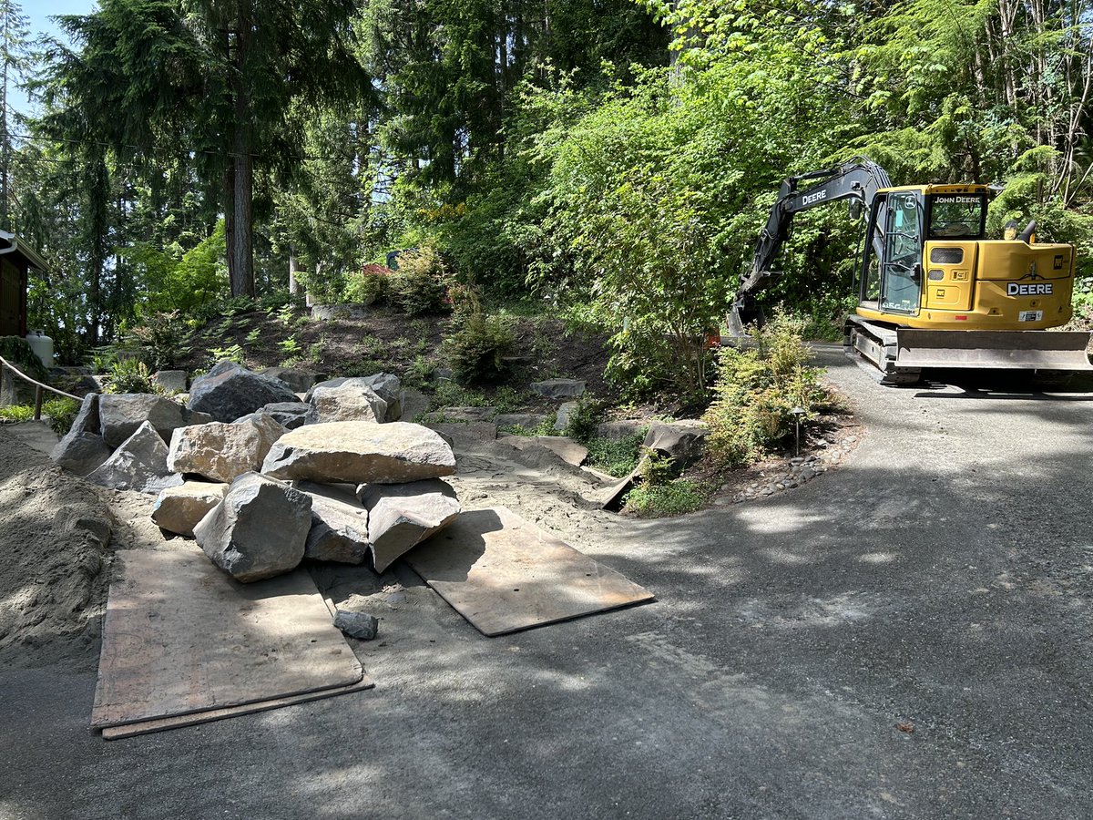 leapfroglands's tweet photo. Waterfront property project starts with a pile of rocks 🚧🪨 🪨🪨🪨🪨🏖️🚧 
#leapfroglandscape #inspiredbynature #olympiawa #waterfrontproperty #renovationproject #settingrocks #landscapedesign #landscapeconstruction #pnwlandscaping #pnw #excavator #landscapeprofessionals https://t.co/uZZVRN9ZbX
