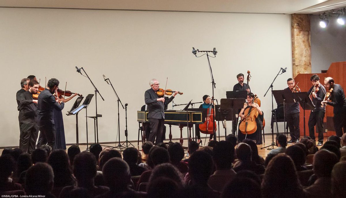 OCBA_MX's tweet photo. 🎼Bach, Vivaldi y Pachelbel vibraron en las cuerdas🎻 de Vladimir Tokarev y Oleg Gouk, solistas de nuestro #Programa16🎶
💫Les esperamos el próximo domingo a la repetición de este concierto💫
📍 @ConservatorioMX | 12 h
✔️Entrada libre
📸©️INBAL-GPBA / Lorena Alcaraz Minor https://t.co/DHsmS11COc