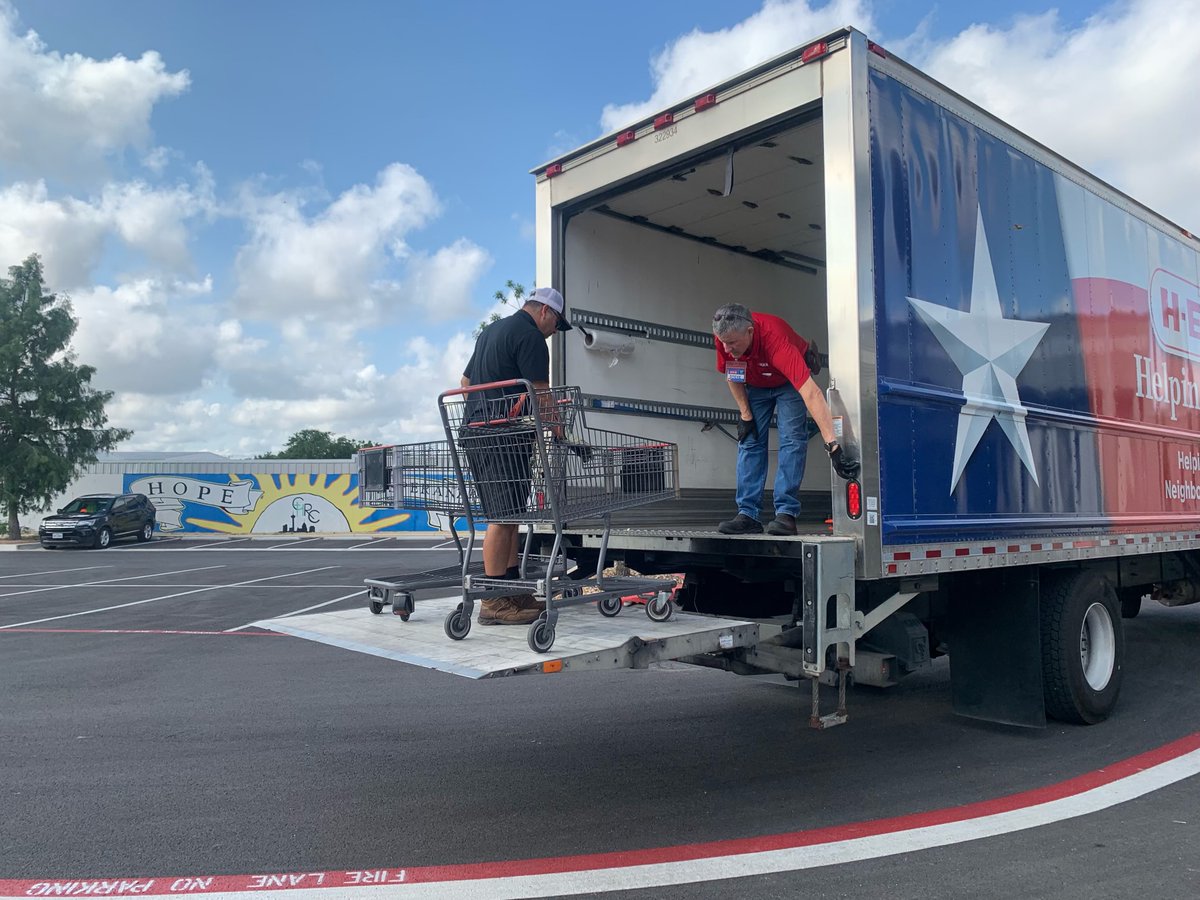 SAHopeCenter_'s tweet photo. Today, we received a delivery from @H-E-B with H-E-B carts for our Mercadito. This will provide our program participants with a full shopping experience. Thank you, H-E-B, for your continued support and generosity to the community! #HEBHelpingHere https://t.co/k4fudrEmSX