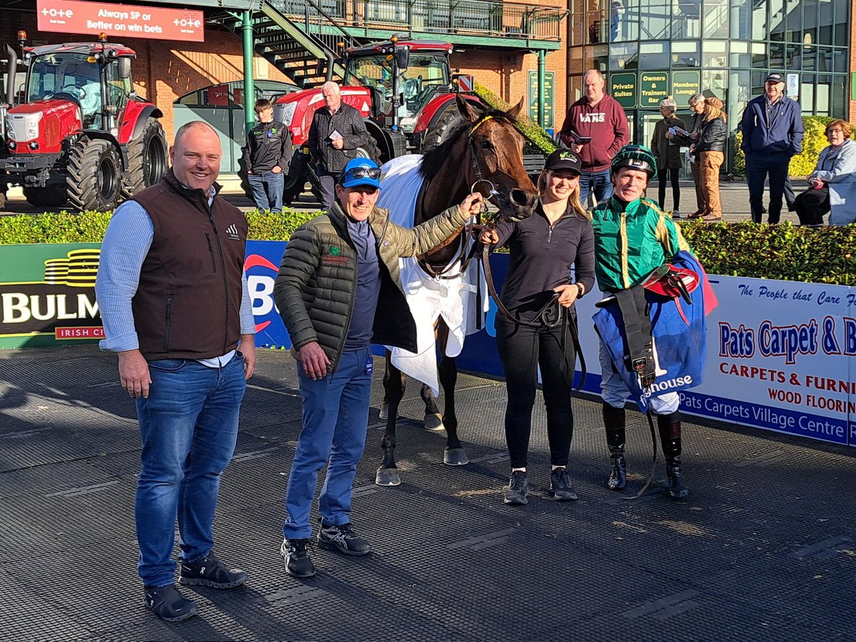 IrishRacing365's tweet photo. Sixpack &amp; Shane Kelly after winning @Fairyhouse @JohnnyMurtagh https://t.co/mRbbHP0W1F