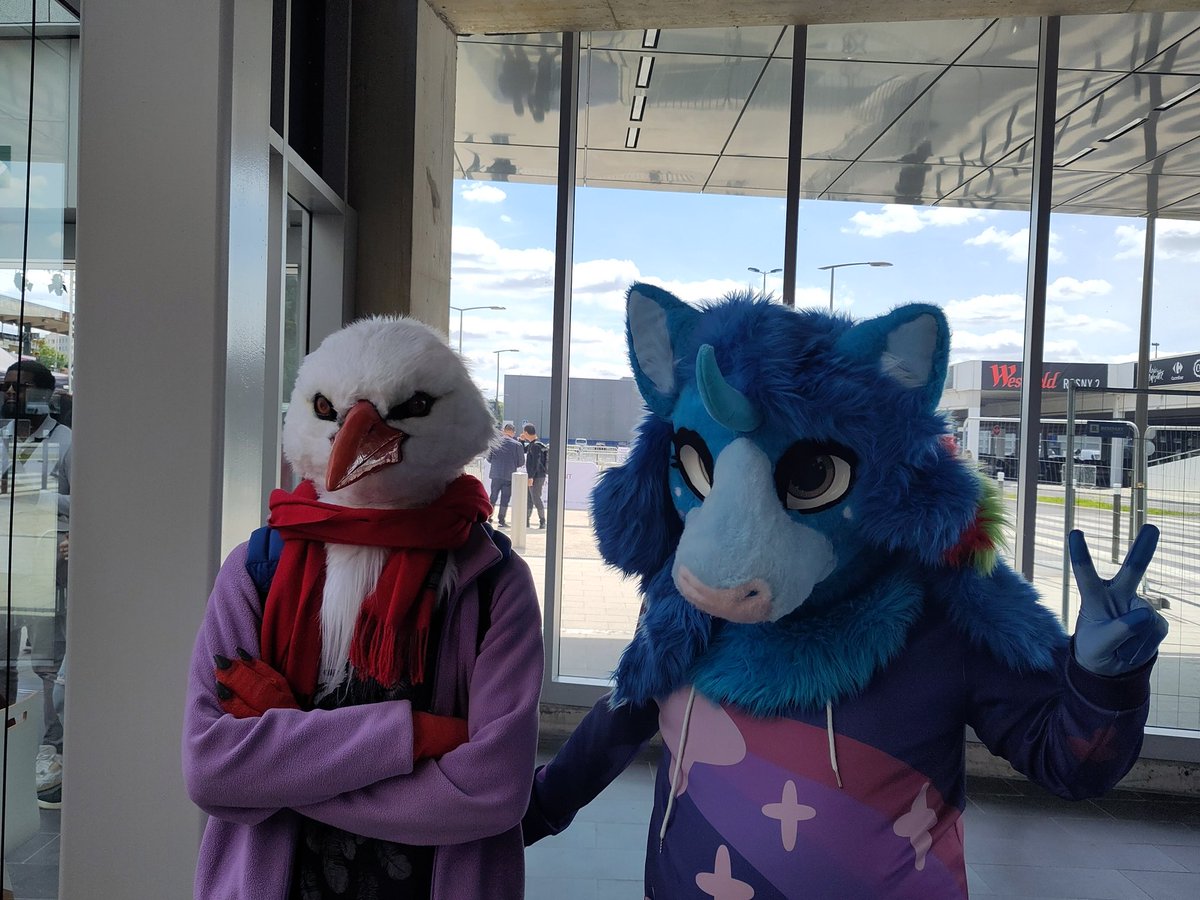 this week's #FursuitFriday is too spicy for french police (feat. <a href="/OiseauBlizzard/">Bec-de-Gaz  𓅡𓆆</a>)

🦢🧵: <a href="/crystumes/">𝓒𝐫𝐲𝐬𝐭𝐮𝐦𝐞𝐬 𝓒𝐨𝐬𝐭𝐮𝐦𝐞𝐬 🌌</a>, 🦄🧵: <a href="/ScarletWingsFS/">Scarlet Wings Fursuits</a>, <a href="/CreatureSTX/">Creature Aesthetics</a>