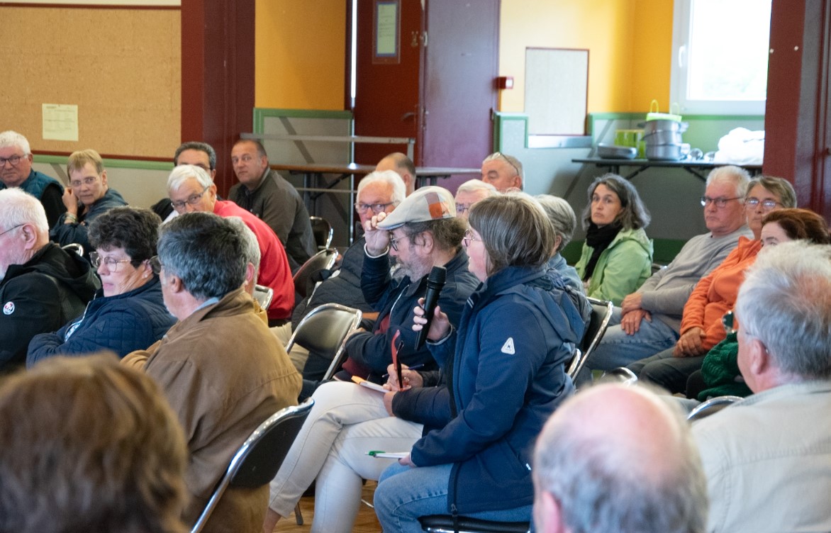 [BIEN VIVRE EN TRÉGOR] Élaboration du #PLUiH La #concertation se poursuit avec les conseillers municipaux des 57 communes <a href="/AggloLTC/">Agglo_LannionTregor</a> ce soir à #Plouaret. Merci aux élus venus nombreux pour échanger sur la démarche. <a href="/EgaultGervais/">Gervais EGAULT</a>