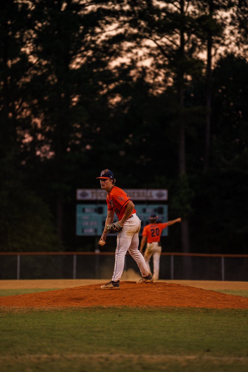PrepBaseballVA's tweet image. Some sunset ball at the Mid Atlantic Program Invite📸

#MAPI24