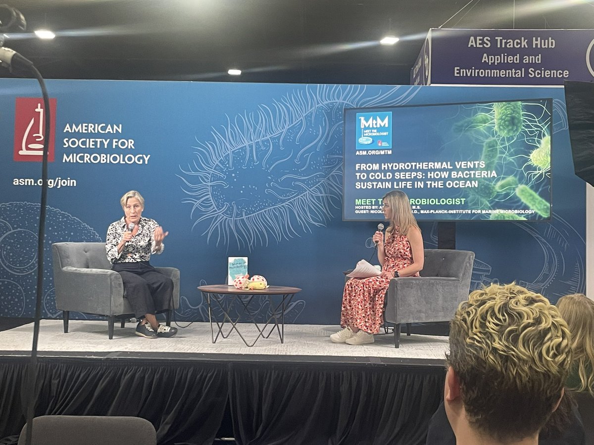 crisarabu's tweet photo. Great meeting @NicoleDubilier and her fantastic discovery-based science on marine microbial symbiosis 😍 #ASMicrobe  Inspiring interview  💡 https://t.co/27kS7SFAzG