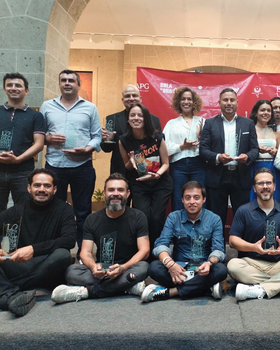 ☕ ¡Orgullo orizabeño! Gustavo Reyes de Dogo Café y Carlos Campos de La Antigua Coffee House ganan "Mejor Barra" y "Mejor Tostador" en Lo Mejor del Café Awards 2024.

nbcdiario.com.mx/orizabenos-tri…

#Orizaba #Veracruz #orizabeños #café #lomejordelcafe