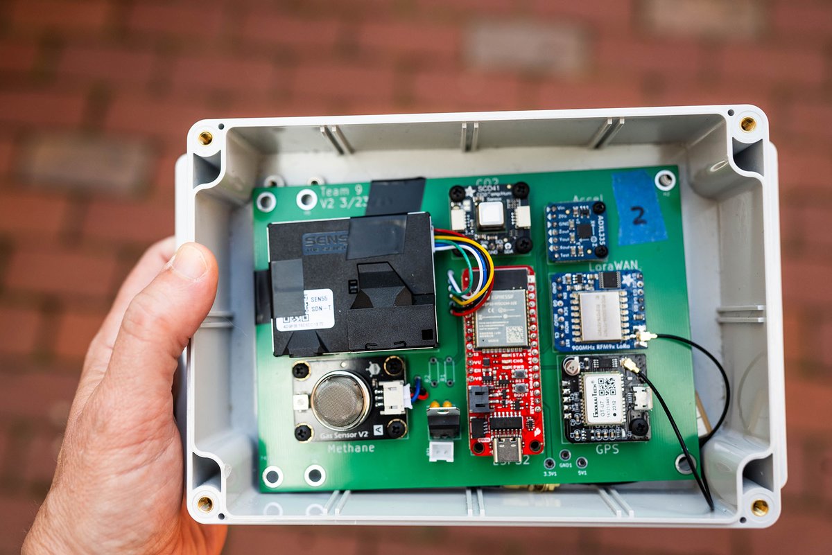 BU MechE (@bumeche) on Twitter photo For their senior design project, a team of MechE students created a compact air quality sensor pack that can be attached to the front of a bicycle from Bluebikes, Boston’s public rental network.
Read more about it here: bu.edu/eng/2024/06/06… For their senior design project, a team of MechE students created a compact air quality sensor pack that can be attached to the front of a bicycle from Bluebikes, Boston’s public rental network.
Read more about it here: bu.edu/eng/2024/06/06…