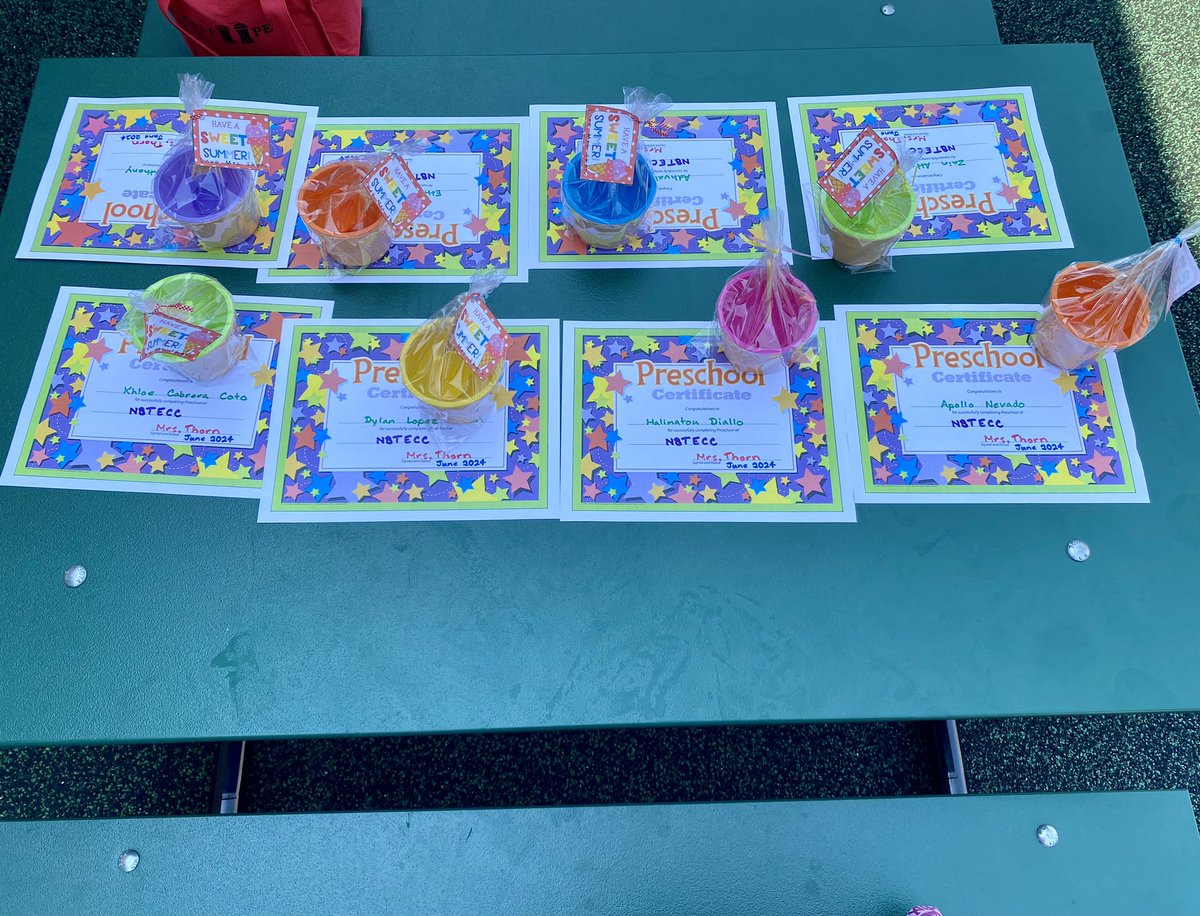 MrsThornsWorld's tweet image. End of Year fun on the playground with our wonderful families. #MrsThornsRoseGarden #NBTECCisRedHot #NBTeamPreschool @NBTECC @mrpassner
