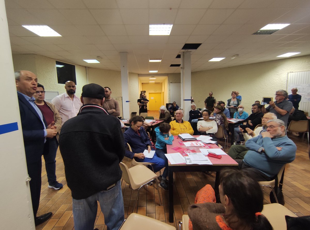 Fi915e1's tweet photo. Pierre Larrouturou, candidat du #frontpopulaire, se présente aux militantes et militants des groupes d'actions France Insoumise de la cinquième circo de l'Essonne. Christine Dillmann, professeure à l'université Paris-Saclay sera sa suppléante. #LegislativesAnticipées https://t.co/mVJhuO6QhZ