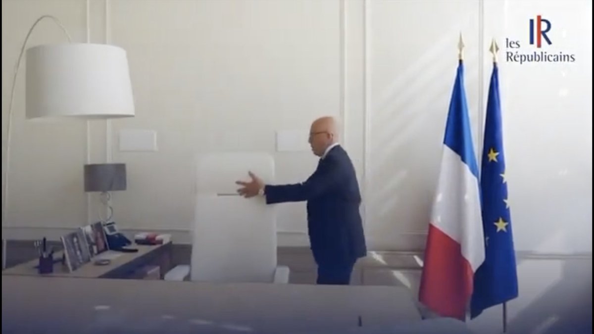 Le bureau de Ciotti est la démonstration parfaite de l'absence de travail de tous ces politiciens de plateaux télé. On en est là parce que tous ces ringards ne travaillent pas, n'ont jamais travaillé.