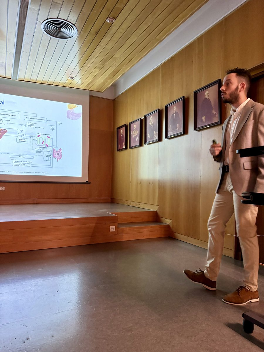 fgomollon's tweet photo. Y mientras tanto en la #SaladeGrados de @MedUnizar #SamuelMartínez defendía su #Tesis ante un tribunal de lujo con @jp_gisbert #MayteArias y #TrinidadSerrano Todo el Servicio “on fire” @unizar @IISAragon https://t.co/OAQzfmLTCk