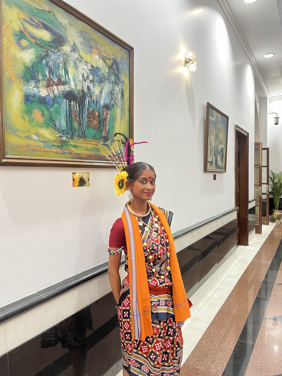 tisyavashist_'s tweet image. Blessed to perform for our honourable President of India Shmt Droupadi Murmu and to be a part of this special moment 🙏🙏🙏🙏
On the celebration of Raja Parb

#rajaparba #presidentofIndia #shmtdroupadimurmu #dropadimurmu #rajaparba2024 #smbalpuri