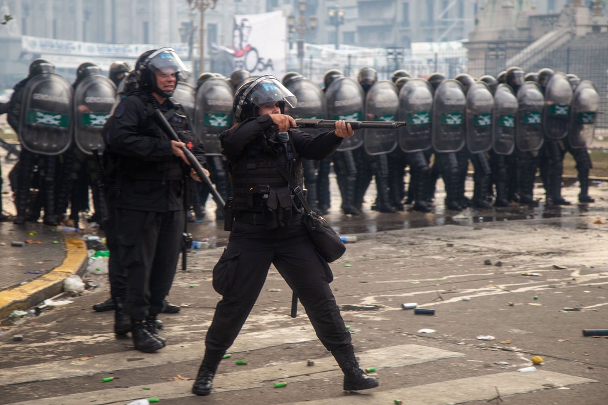 revista crisis tweet media