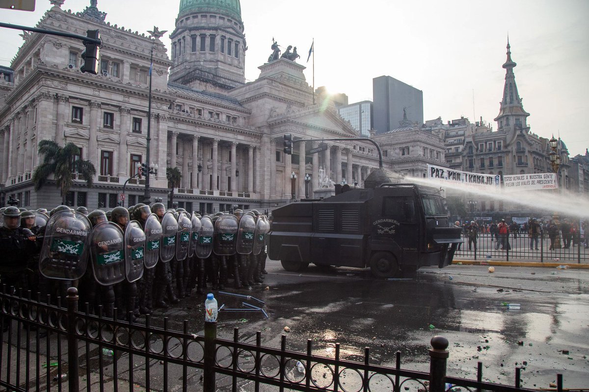 revista crisis tweet media