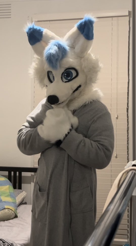 DylanTheWolfy's tweet photo. Other cozy robe pics! https://t.co/eSAxB9JlwD