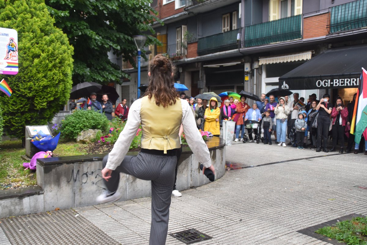 "Ezerk eta inork ez du lortuko gu berriro ezkutatzea"
oarsoaldea.hitza.eus/2024/06/14/eze…
<a href="/inaxo/">in.naxo._</a> <a href="/EHGAM/">Ehgam 🔻</a> #Errenteria #Orereta