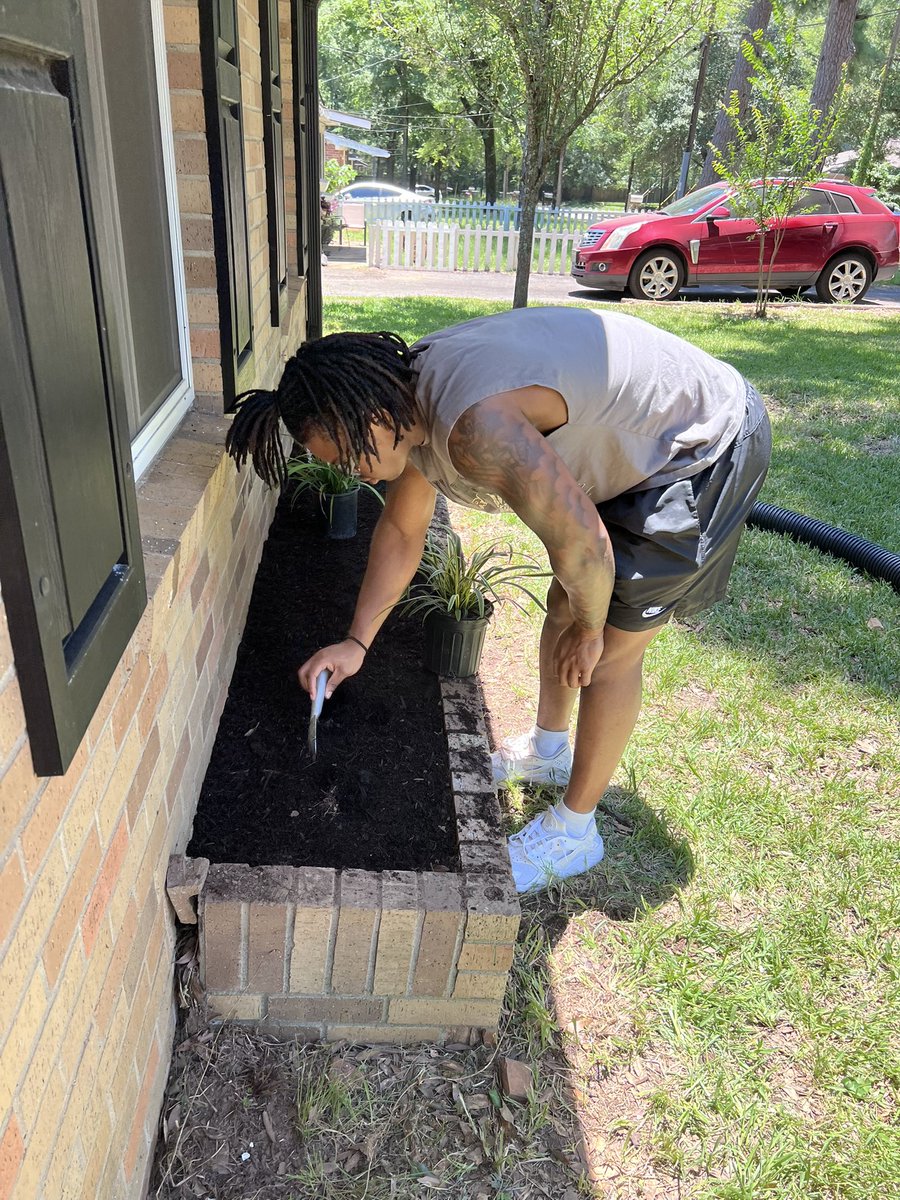 Lumberjack Football (@sfa_football) on Twitter photo Helping out Mission Nac! 🪓
#AxeEm x #RaiseTheAxe x #EastTexasTough Helping out Mission Nac! 🪓
#AxeEm x #RaiseTheAxe x #EastTexasTough