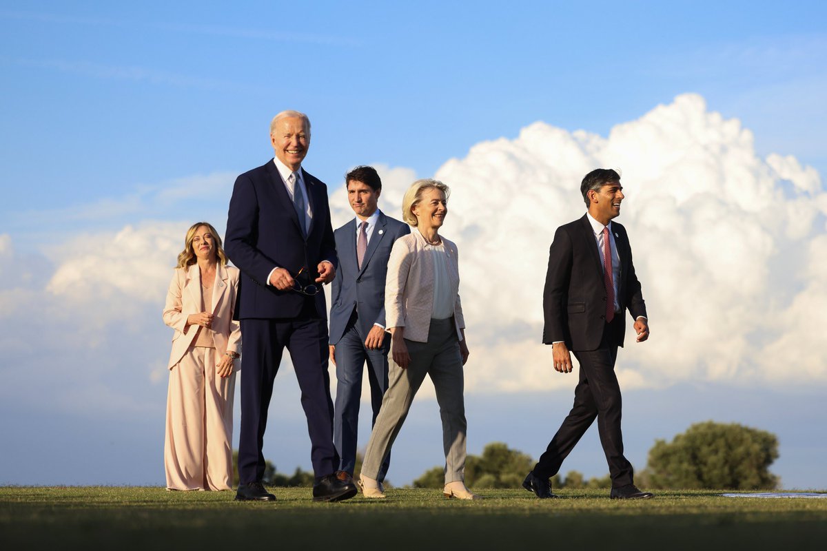 Psythor's tweet image. What on earth is going on with the perspective in this shot? It’s like the Hobbit/Gandalf scenes in Lord of the Rings.