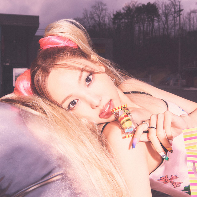 kchartsmaster's tweet photo. "NA" by #NAYEON debuts at #1 on the Worldwide iTunes Album Chart. https://t.co/juJZk9WHwg