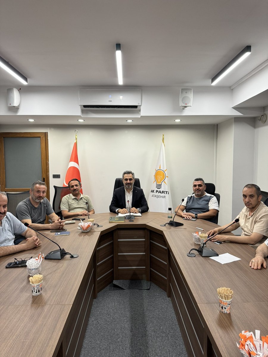 Ataşehir’imizin her sokağında hizmet için büyük fedakarlıklarla çalışan neferleri var.

En büyük gücümüz, yol arkadaşlığı yapmaktan onur duyduğumuz mahalle teşkilatlarımız.

Gücümüz birlikteliğimizde..🇹🇷

📍Mahalle Başkanları Toplantısı

<a href="/atasehirakparti/">AK Parti Ataşehir</a> 
<a href="/zaferdgn/">F. Zafer Düşgün 🇹🇷</a> 
<a href="/osmannnurika/">Osman Nuri Kabaktepe</a>