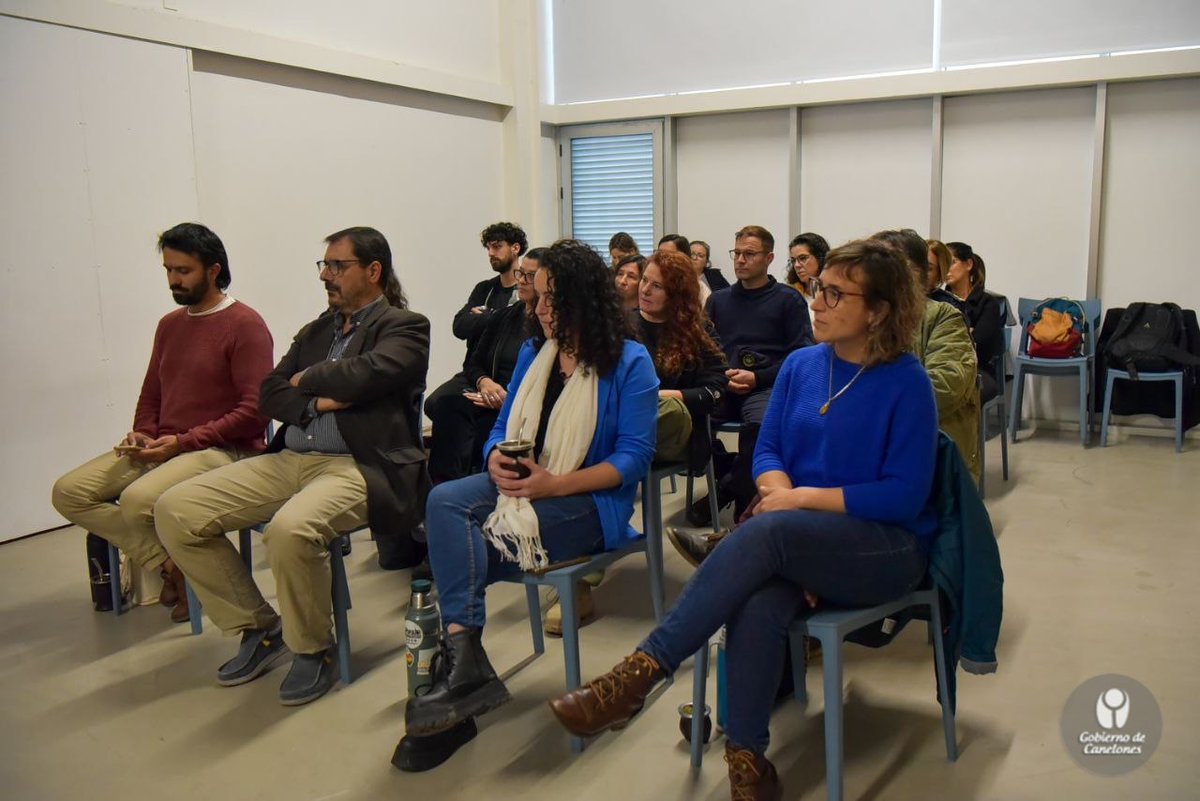 IdCanelones's tweet photo. ➡️En el Centro Cultural Ciudad de la Costa se realiza el lanzamiento de Scholas de Ciudadanía: el abordaje de las juventudes a las problemáticas de su realidad social y el compromiso de Canelones de trabajar en las soluciones.