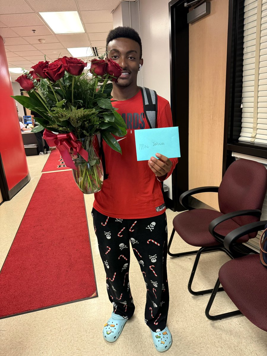 A nice surprise! THANK YOU Blazer &amp; Family for the beautiful roses!❤️