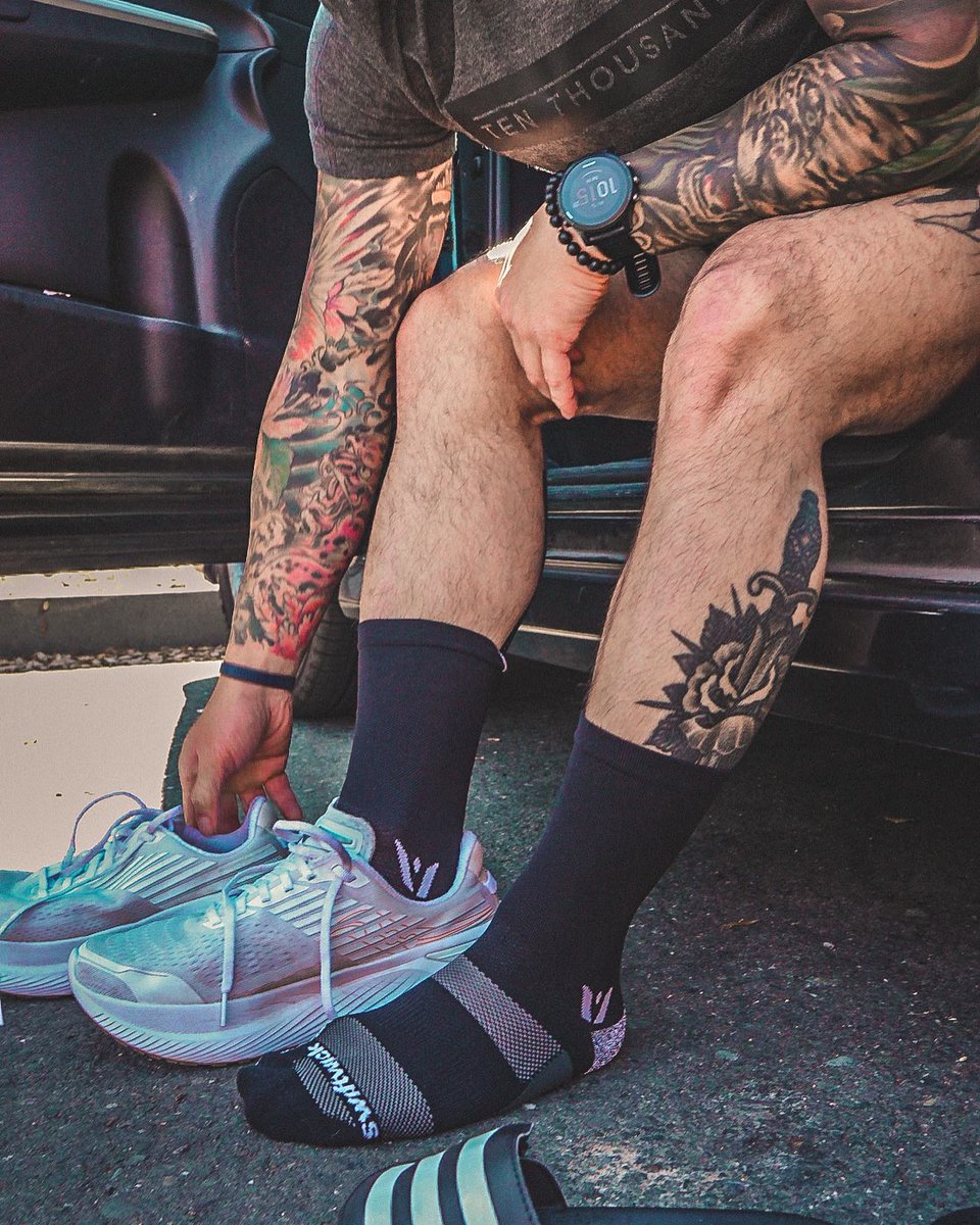 swiftwick's tweet image. Packed with top-tier moisture-wicking fibers, AnkleLock™ Technology for superior ankle stability, and GripDry™ Fiber to minimize movement and slipping in your shoes.

Elevate your performance with the Flite XT sock.

📸 @danidellarco @shoot_with_ant