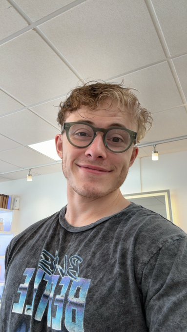 Got a haircut feeling handsome https://t.co/zIZLBq5i1e