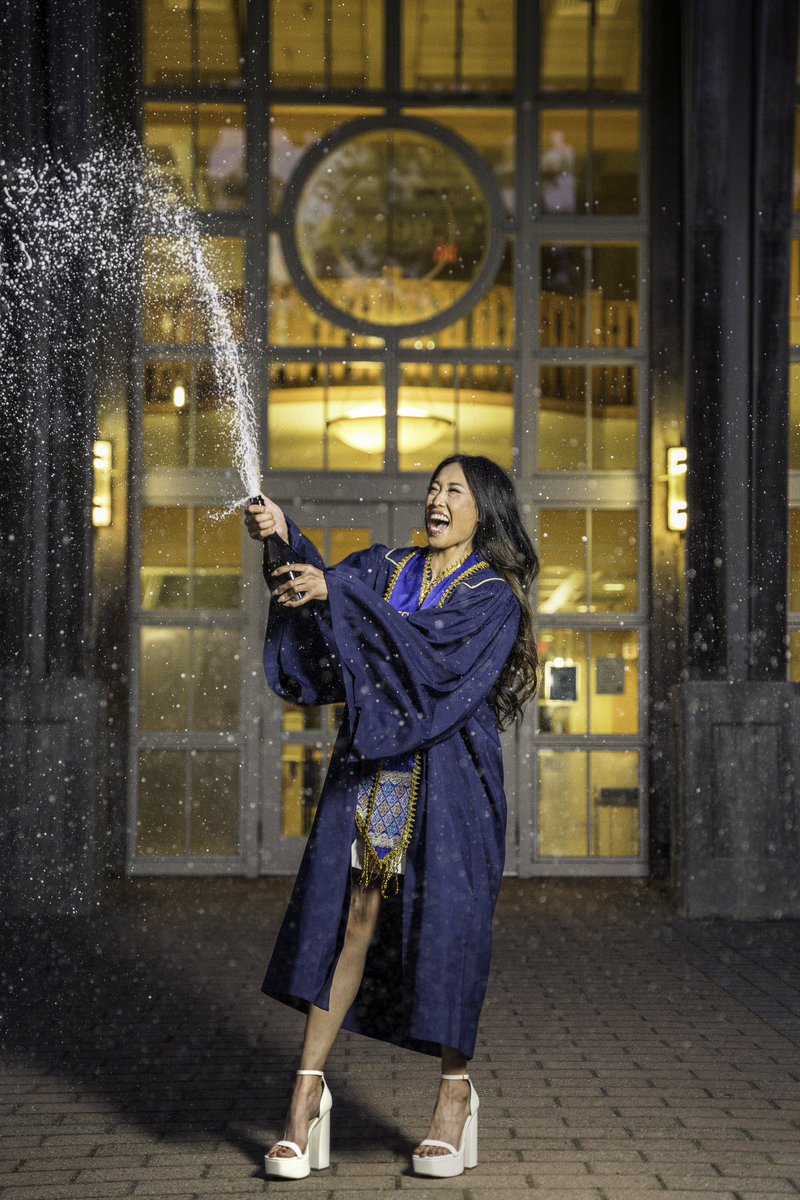 juneeedz's tweet photo. Guess who finally graduated?!

B.S. Pharmaceutical Chemistry, UC Davis, c/o 2024

I’M OUT DIS BITCH 🤟 https://t.co/etWYUuxmB6