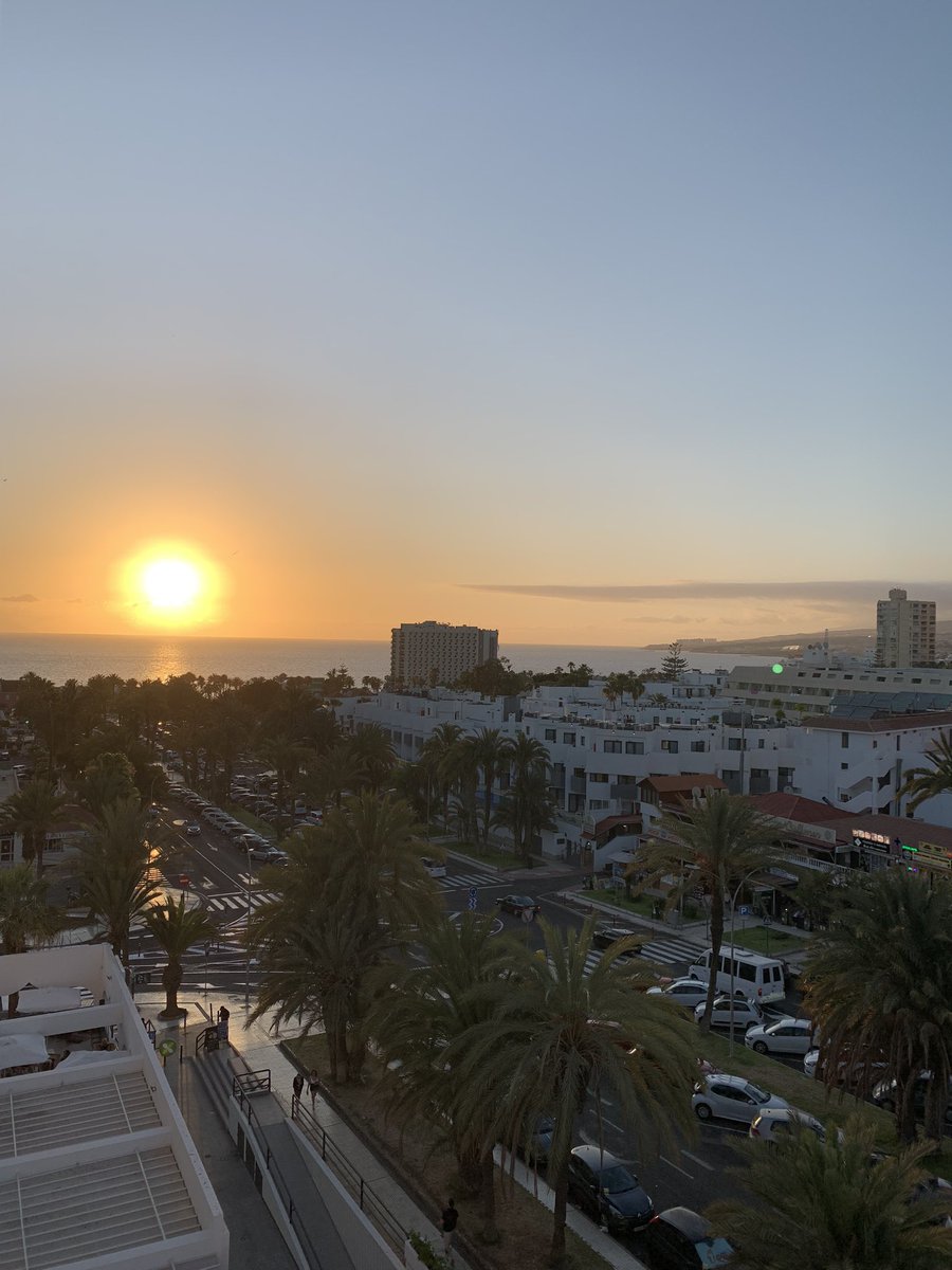 RickyPowWBC's tweet image. Increíble puesta del sol esta noche en Tenerife listos para un gran evento mañana con la presencia de @HitmanHatton y @davidhaye #Hitman #Haymaker