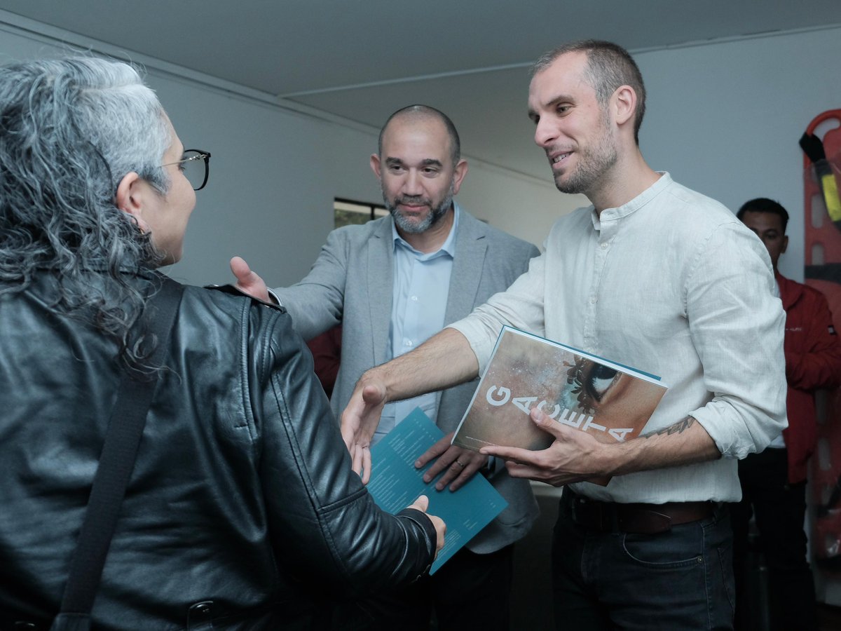 Democracia y capitalismo solo pueden ir juntas cuando las mayorías sociales mejoran su vida. Hace 40 años que no se está dando, sobre todo por el aumento en las desigualdades y pobreza y una mayor concentración de la riqueza en pocas manos @MarioRiosFer
📺youtube.com/live/SVaxOFREv…