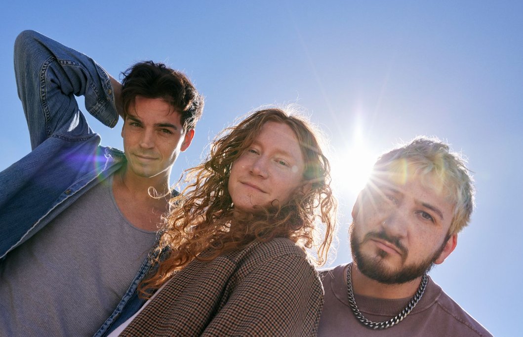 Alt-pop darlings <a href="/flor/">f l o r</a> dazzle us once again with new track, "Tethered." Listen right this second because it's our #PickOfTheWeek! thedailylistening.com/pick-of-the-we…