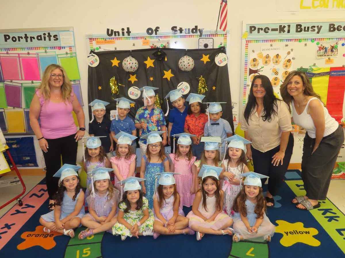 D31BeeHiveSI's tweet photo. So proud of our little graduates and all the amazing memories made this year. π Here's to new adventures and endless possibilities! π #District31PreK #PreschoolGrad #LittleStars #Woodrow @DrJoyAbrams @AP_JelaniMiller @DrMarionWilson @CSD31SIΒ @NYCSchools https://t.co/QranHBcPqG
