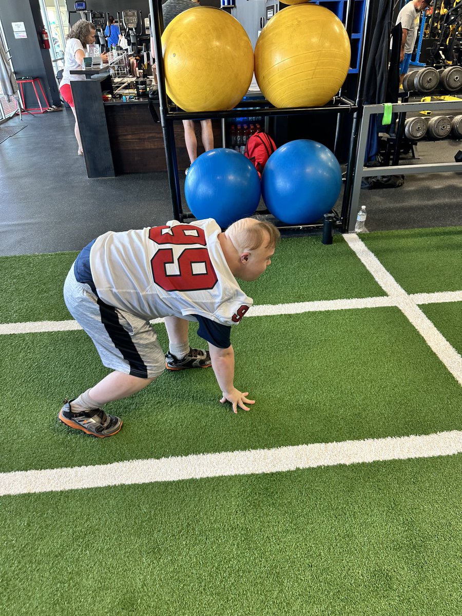 NateDaug's tweet image. The big dawg wanted all the smoke this morning. Dropped me like a bad habit. Lookin like @nigel2mith in his @FootballMelissa jersey. @CrullFitness #beast #edgerusher