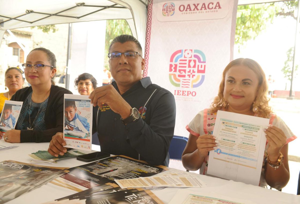 DH_IEEPO's tweet photo. En el compromiso de generar entornos escolares saludables, asistimos a la "FERIA DE PAZ Y DESARME VOLUNTARIO" convocados por la @SESESP_GobOax, para la difusión del manual ante la portación de armas en escuelas de Educación Básica.
Consulta el manual:
https://t.co/sxsh53oxH1 https://t.co/Bvh5RiAB4P