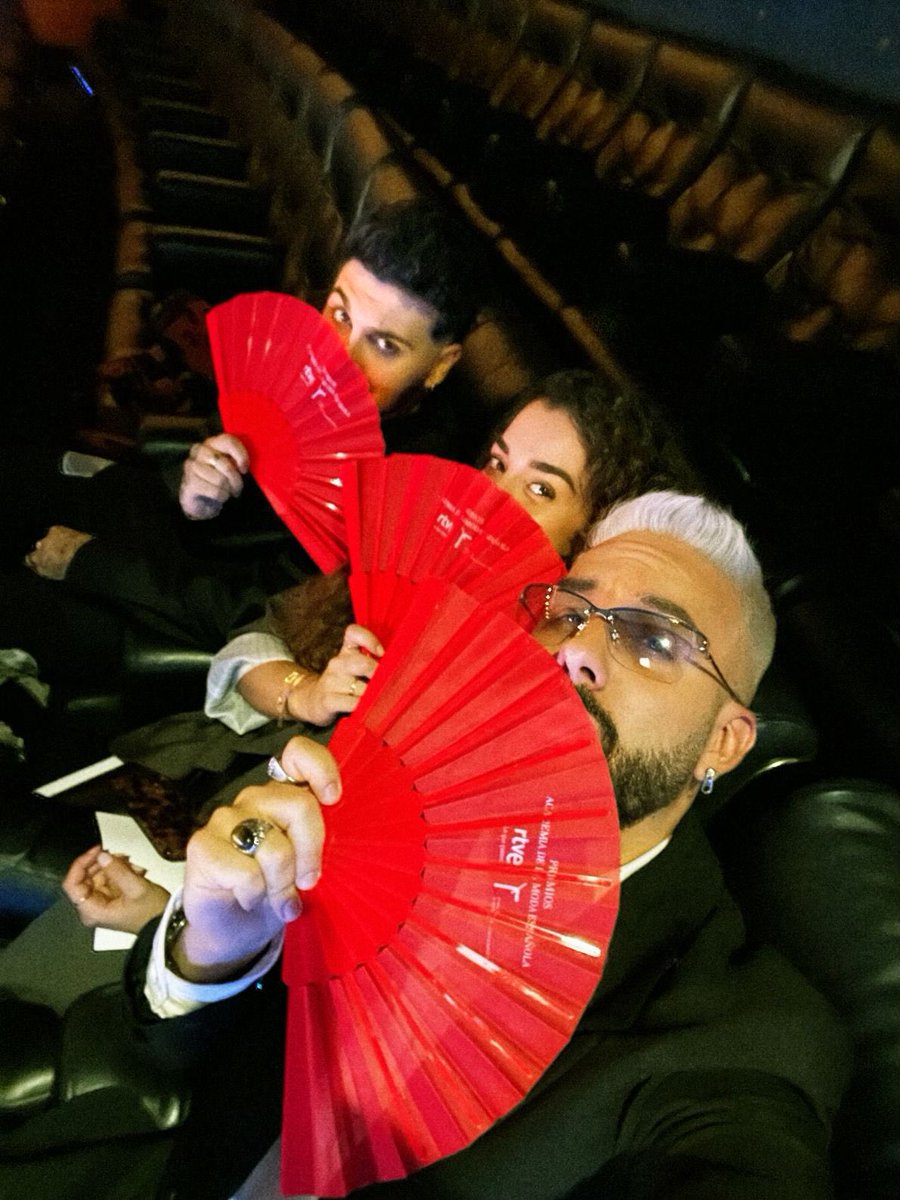 LericaMusic's tweet image. Guapos o no?? 🌟✨
#PremiosModaRTVE @rtve