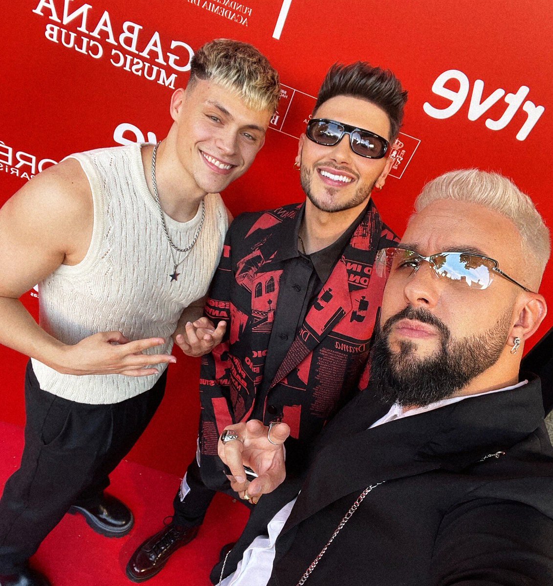 LericaMusic's tweet image. Guapos o no?? 🌟✨
#PremiosModaRTVE @rtve