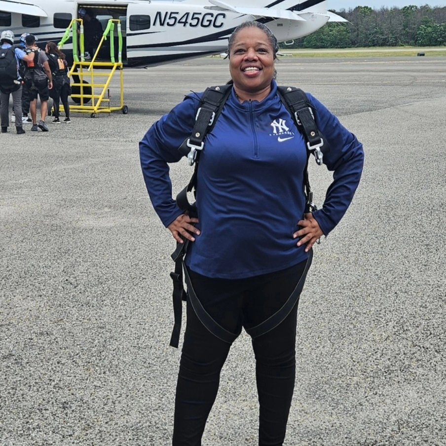I took to the sky with @longisland_skydiving for the dive of a lifetime. It was an amazing adrenaline rush when I first jumped. I settled in when I was allowed to glide my parachute from one direction to another. Just It's amazing. IT WAS A SKYDIVING DAY IN A UPTOWN NYC TRAVELER