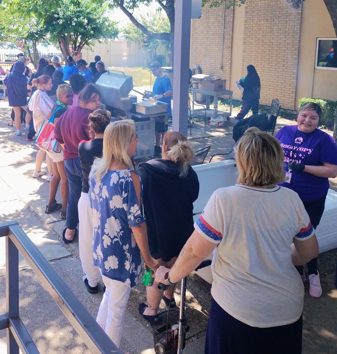 NexusRecovery's tweet image. Thank you to @GoldmanSachs for firing up the grill on this sunny day to serve up tasty burgers for our residents and staff. 🍔 Volunteer activities like this are just one of the many ways to support women in recovery at Nexus. Learn more  nexusrecovery.org/volunteer/