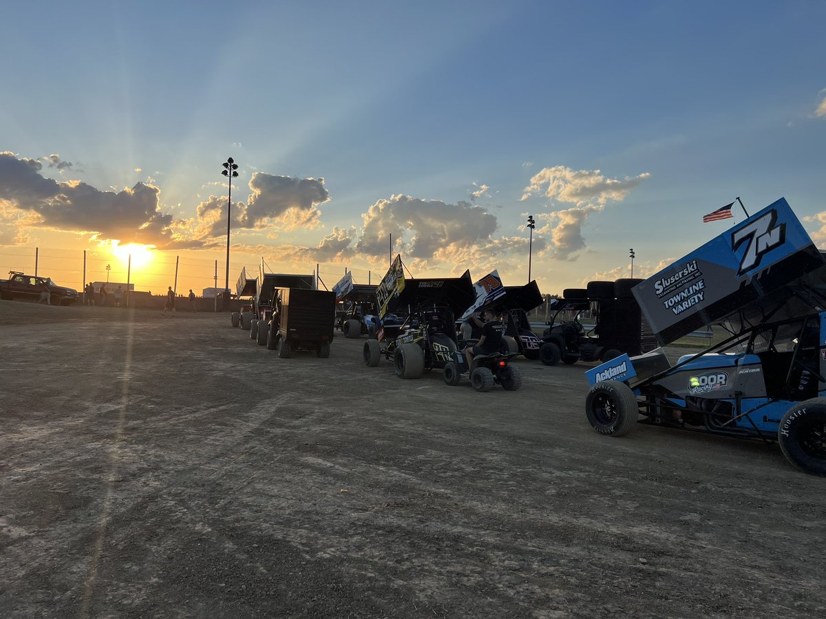 Sprint cars and sunsets at <a href="/MILLSTREAMRACE/">MILLSTREAM SPEEDWAY</a>