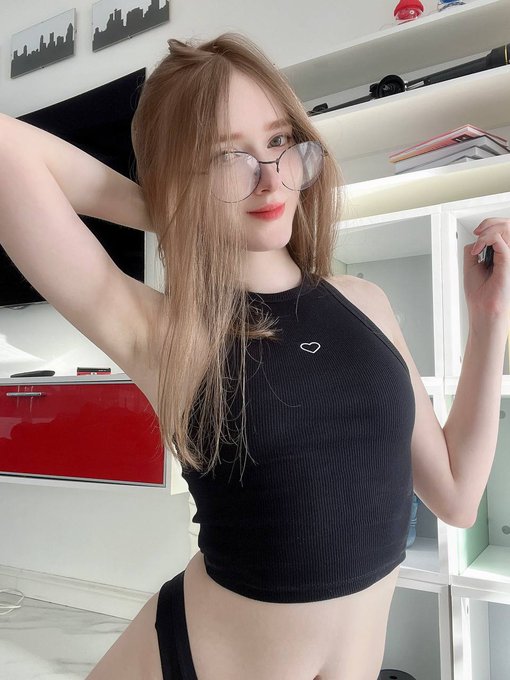 Naked photos here: https://t.co/xIiLO13xDi https://t.co/skCoZ5Jlpd https://t.co/SmOrVSGxX9