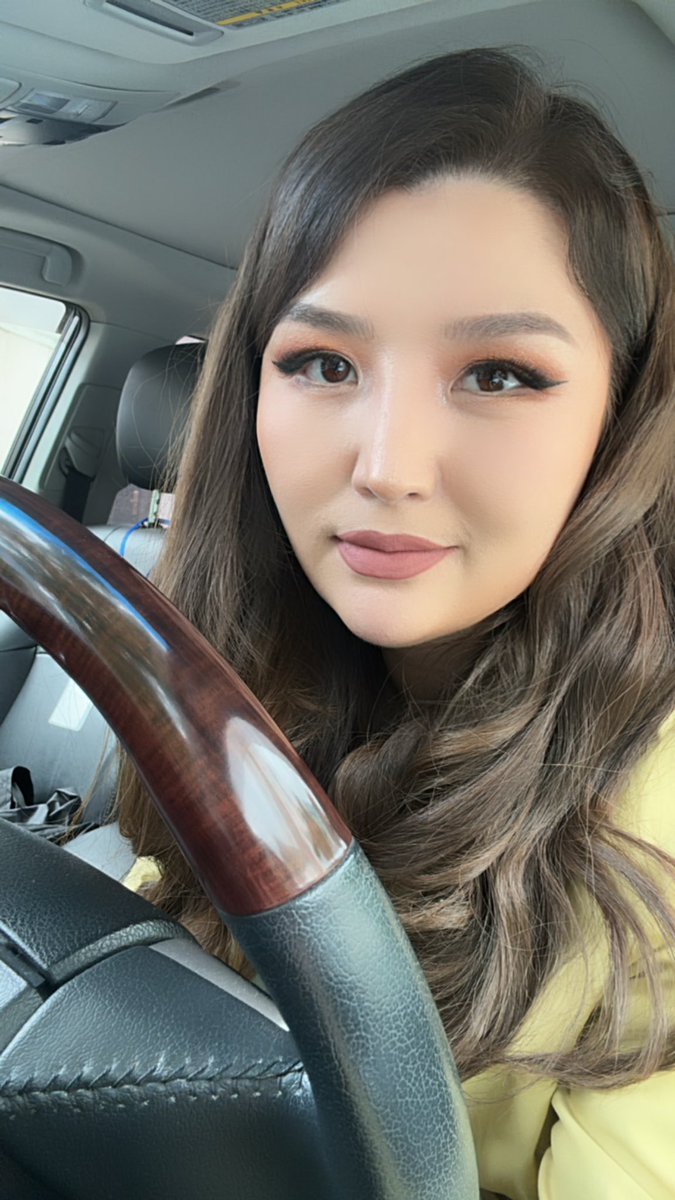 huslenmini's tweet image. Сонгууль л байх шив сошиал ертөнцөөр….Өвөл хиймээр юм энэ сонгуулийг☃️Амралт зугаалга хойшлуулаад зүгээр🌸☘️