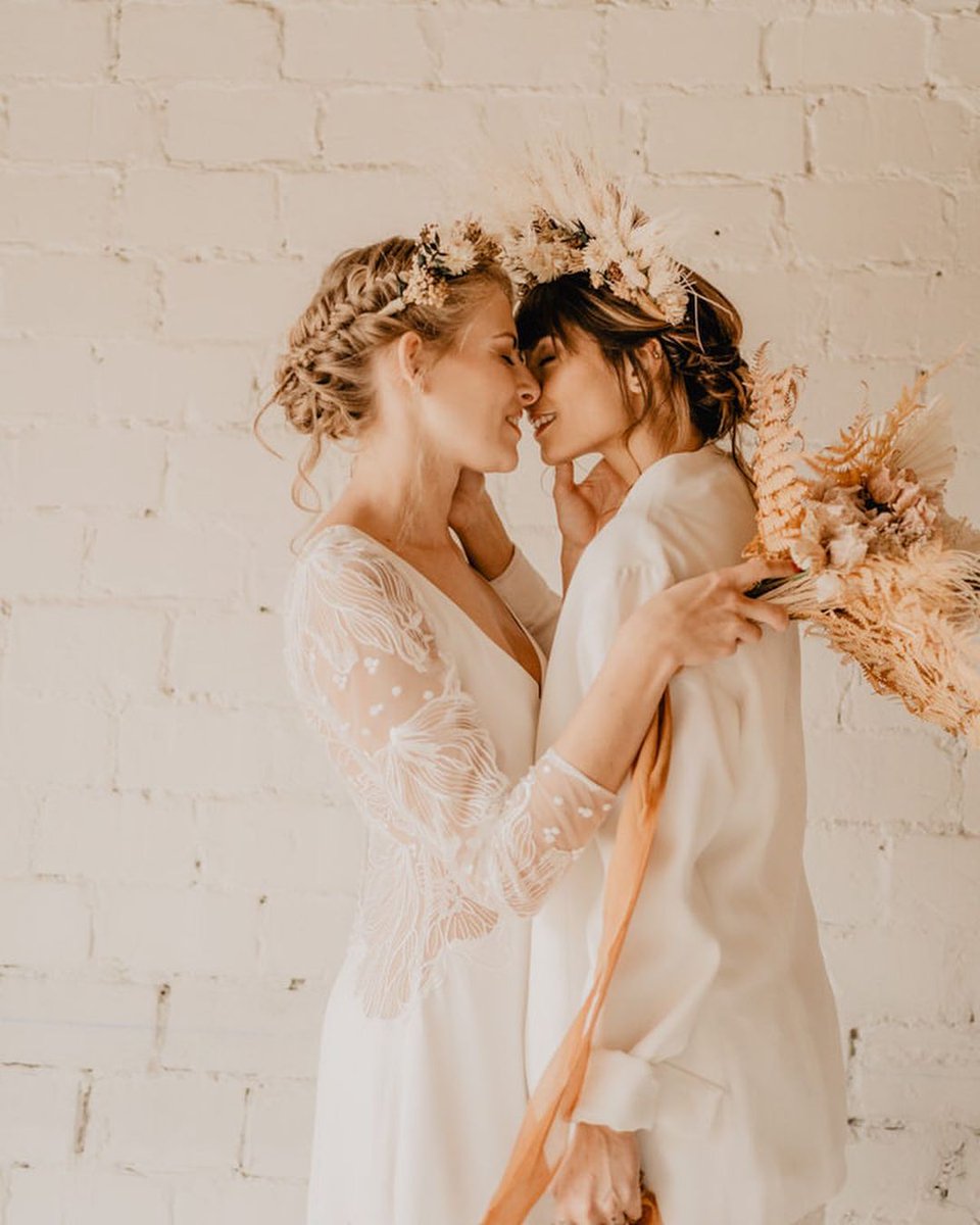 evollgbt's tweet photo. Couple: @louloute_a_ & @_florenceiglesias_again 💕🌈
Photographer: @brune.photographie 📸
#twobrides #samesexmarriage #lgbtwedding #lesbianwedding #lgbt #lesbiancouple #girlswholovegirls #femmelesbian #femmecouple #lesbian #lesbian https://t.co/Ow6eXJySDL