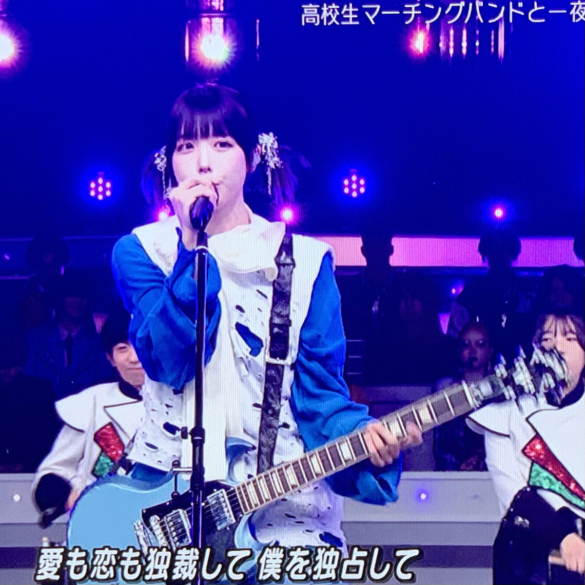 Mステで青のギター(Gibson SG)を掻き鳴らすあのちゃん(ano)と、バンド