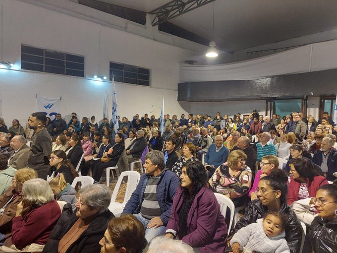 alvaro_chacho's tweet photo. Como ya es costumbre nos volvemos a encontrar en un acto multitudinario en Cardal.
Este 30 de Junio va a encontrar a la lista 62 demostrando su firme apoyo a la candidatura de @AlvaroDelgadoUy, para continuar con el camino que se inició junto a @LuisLacallePou y @PajaroEnciso https://t.co/qCENvkRLDc