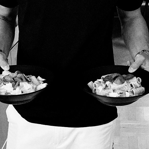 jagragab's tweet photo. @TamagoPost ️️
 ️️
ㅤ
Janutama S, hampir 22 tahun.
Hal favorit akhir-akhir ini: menjadi 𝘤𝘩𝘦𝘧 dadakan. 
ㅤ
Yang disana, lebih suka makan atau masak?

 ️️
 ️️ https://t.co/ar6YX7RT5F