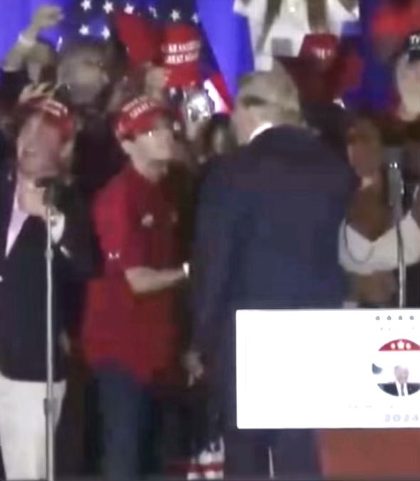 Frank_Kopylov1's tweet image. Very grateful to share the stage with President Trump on his birthday this evening!! An honor of a lifetime!! MAGA!! 🇺🇸🇺🇸