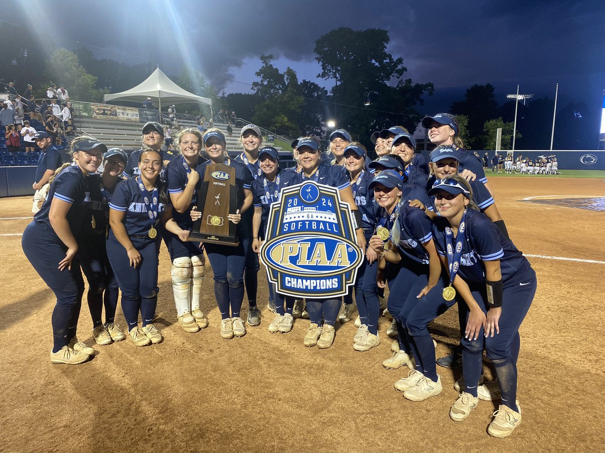 mpcabrey's tweet photo. #SOFTBALL: @northpennsb22 wins its 2nd straight PIAA-6A title &amp; 3rd in 4 seasons with a 1-0 victory over Council Rock South. @NPHSKnights https://t.co/RVGA3CWPgB